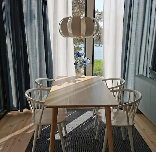 Talo Meren Rannalla Villa